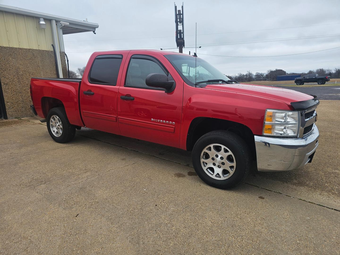 2013 RED Chevrolet Silverado 1500 LT Crew Cab 2WD (3GCPCSEA0DG) with an 4.8L V8 OHV 16V engine, 6-Speed Automatic transmission, located at 533 S Seven Points BLVD, Seven Points, TX, 75143, (430) 255-4030, 32.313999, -96.209351 - Photo#1